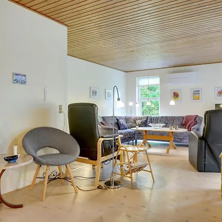 Maksimilian - 1-5km From The Sea By Interhome *